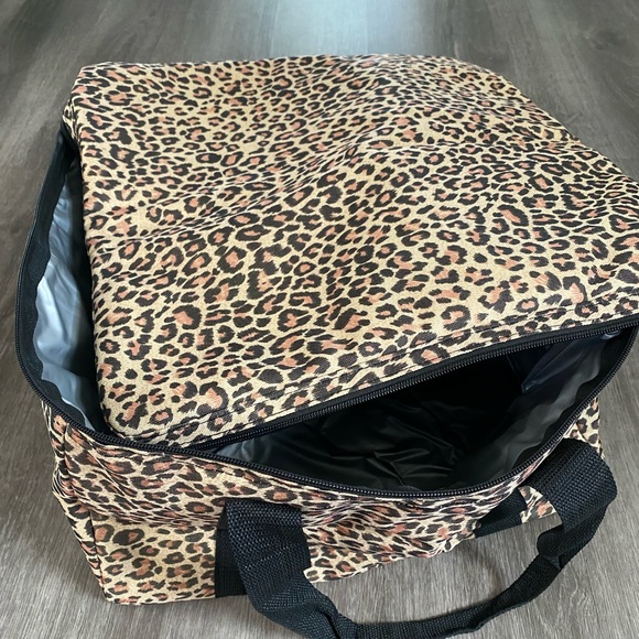 Leopard print Soft sided cooler - Picture 2 of 6